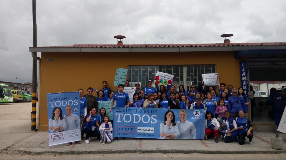 PartidoMIRA's tweet photo. Hoy Colombia y el mundo está siendo testigo de la fuerza unánime Miraísta que durante 17 años nos ha caracterizado. En una sola voz afirmamos nuestro apoyo a @IvanDuque y @mluciaramirez #ConMiraDuquePresidente

Facebook: https://t.co/CKh2jZF7Tq
Instagram: https://t.co/FND9SNPk1r https://t.co/rxulmlTFQy