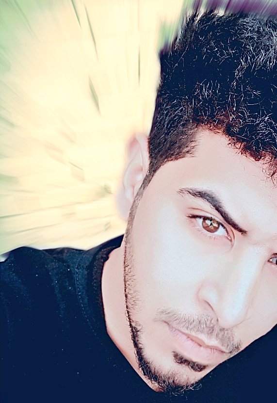 شوكي شمس الله وزليخه اشما هوت يوسف 
وشافت شوك الك الابد تضيع 
باب حضني لهسه محد لمس طلاكه ضلع 
امتاني جف حضنك يدكه بلهفة 
الفاكدله شاب ولا تهددني برحيلك اني ميت من عرفتك لا تخاف 😔