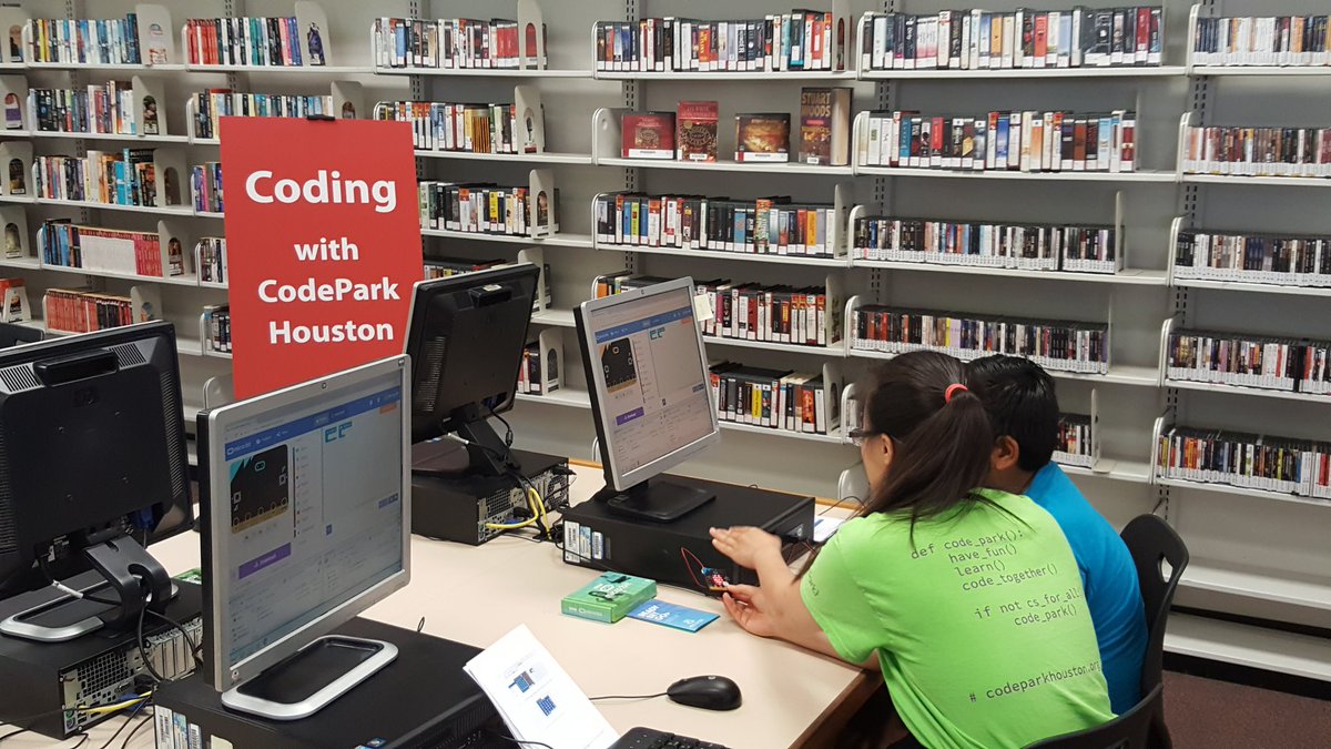 AndrewKarnavas's tweet image. Coding fun w/ @codeparkhouston at #TechLink #HPLScenicWoods @houstonlibrary
