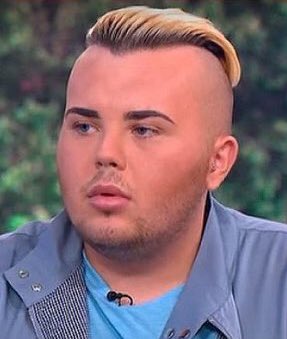 _ReservoirDog's tweet photo. Un joven de 19 años gasta más de $25,000 USD para parecerse a David Beckham.

El resultado es asombroso. https://t.co/O4smQP5fJh