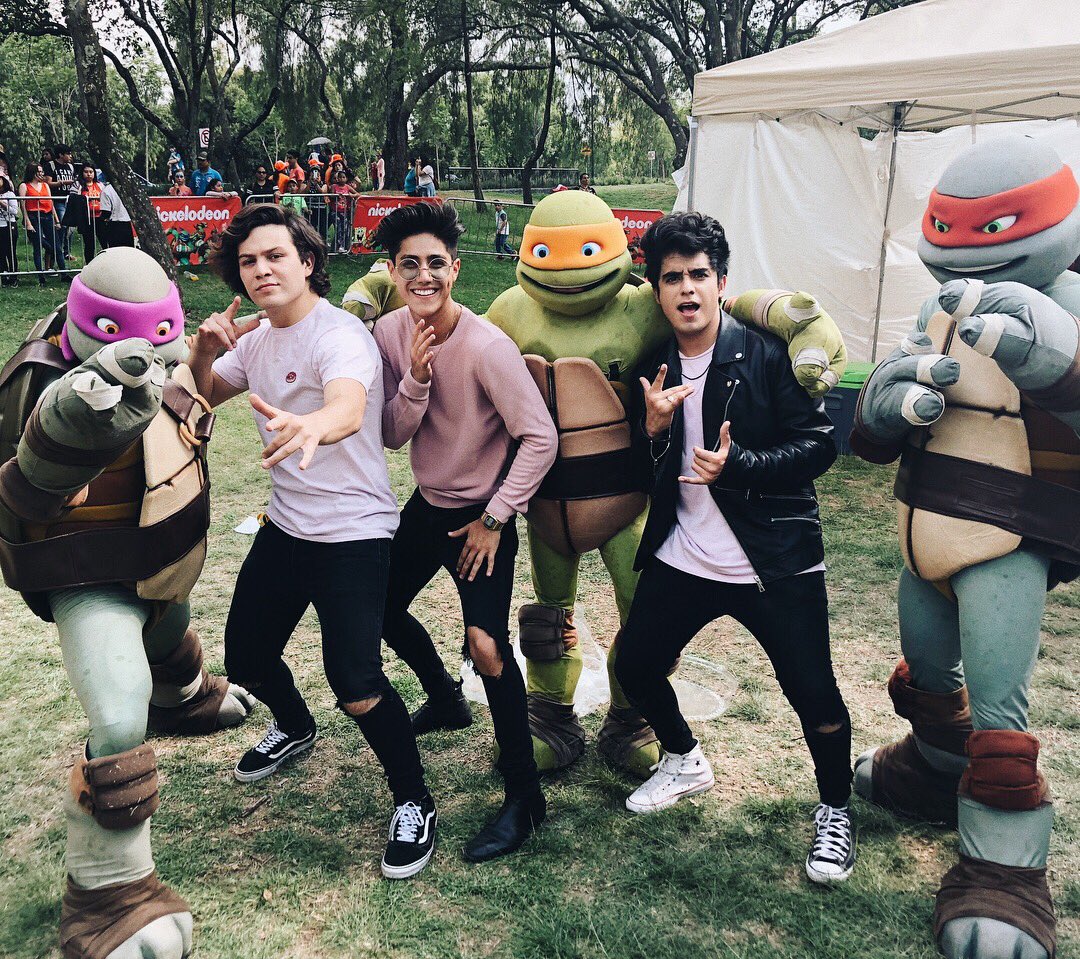 layloficial's tweet photo. ¡Gracias @MundonickLA por invitarnos a formar parte del #DíaDelJuego con nuestra música! Y gracias Laylers por acompañarnos x We love you all y nos vemos el 5 de octubre 🧡 https://t.co/6IYiFiNWkA