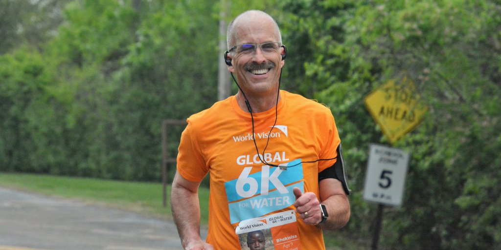 Wonderologist's tweet image. This morning @whowell269 got up &amp;amp; out of the house before he went to work to run so that kids like Bhekisisa from Zambia can have clean water! 
#hemakesmeproud #WCLCOH #teamworldvision #RunForCleanWater