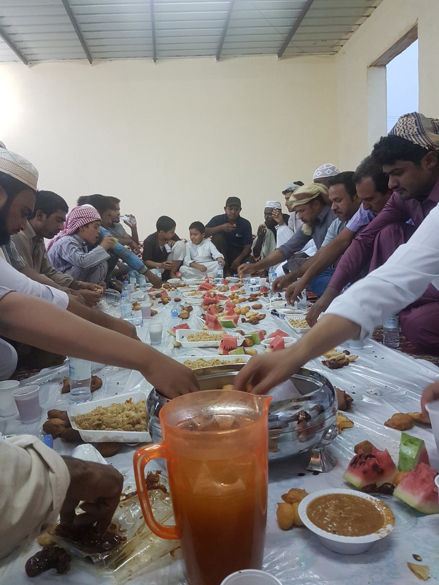 ridaan4's tweet photo. ضيافة روضة الهضب ترحب بالجميع وتقدم فطور و عشاء  وسحور  طوال هذا الشهر الفضيل الموقع شمال  الجامع مباشرة https://t.co/CObEH4Xjx3