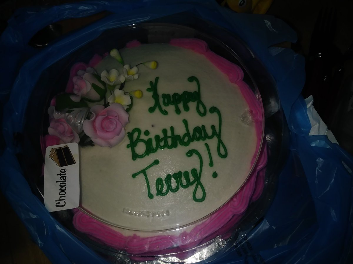TerrySBrookshi1's tweet photo. my birthday cake from my roommate https://t.co/Z8pdfUO3za