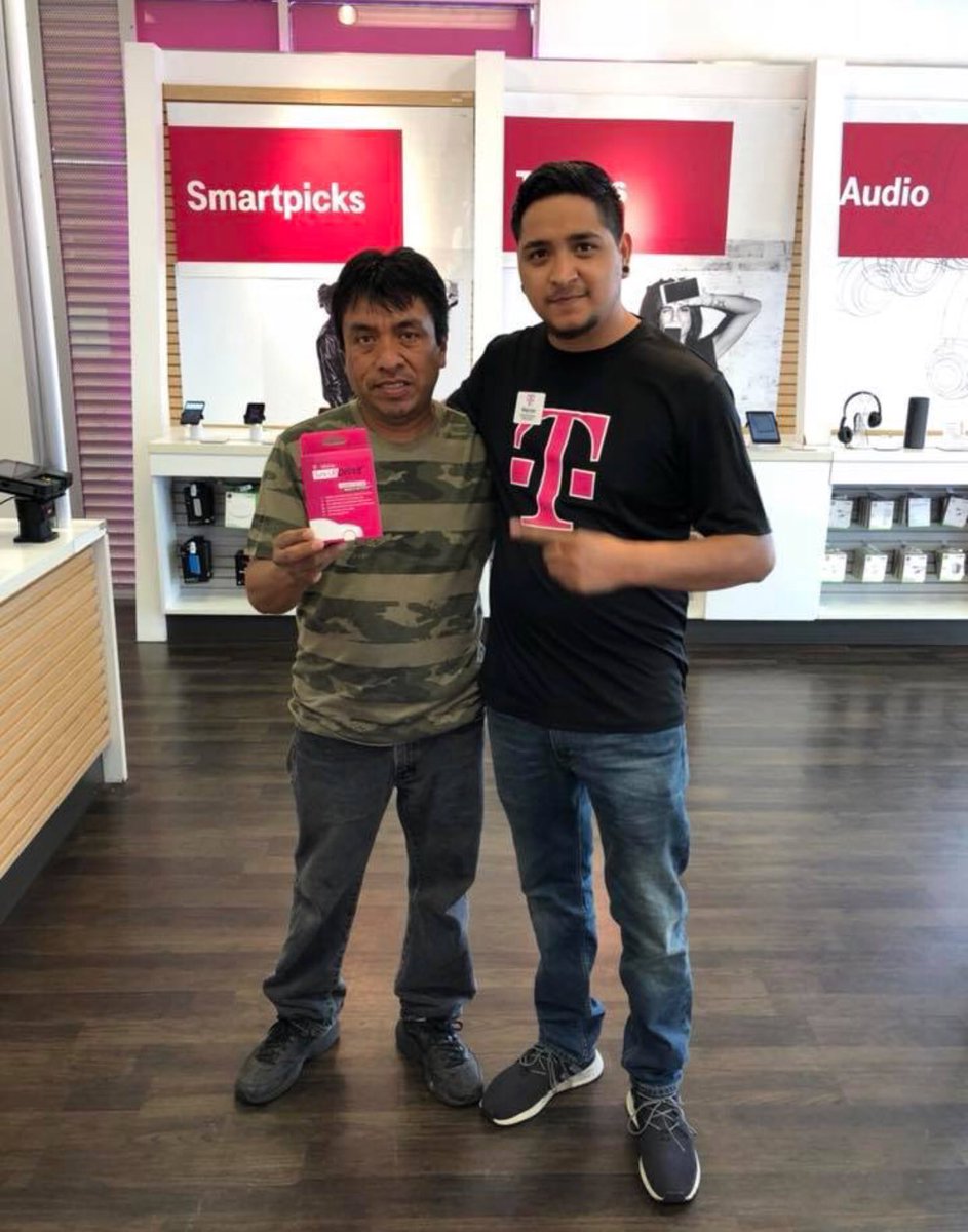 anthonieacevedo's tweet photo. My Store LB 167 off Cherry &amp; 68th driving these Sync Ups! 😉 @ArveyTambunan @jthomaschung @M_J_Arias @ismael_aguiniga @Garyprice777 @LBC167 https://t.co/snl70kDI0q