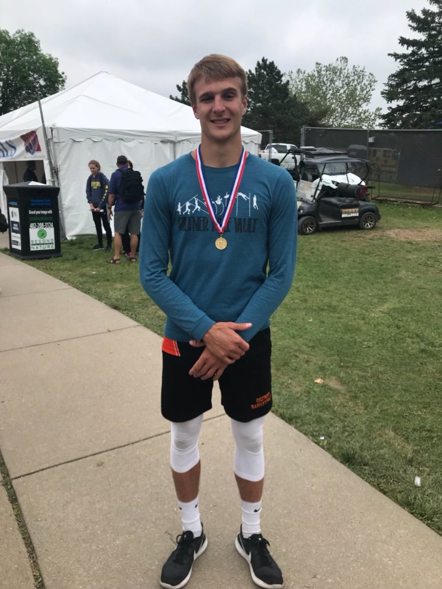 GHS_Hornets's tweet photo. 🥈Brodi got 2nd in the pole vault and broke his own school record clearing 14’4! #HighUpHansen
💪🏼Dayne Hinrichs got 6th place in the pole vault!
Congrats Hornets!
#HornetsAtState #GHS https://t.co/qjxTZVZgfa