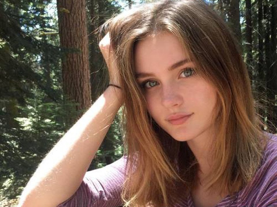 -Cath Andreson.
-Estudiante de Artes.
- 21 años.
- ¿RT?
-#SexRol
-Dale al corazón y te enviaré MD.