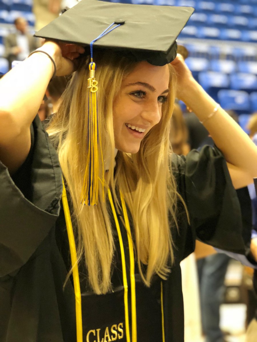 StoutSmurf's tweet photo. Quinnipiac graduation. https://t.co/4Q5ZssonUS