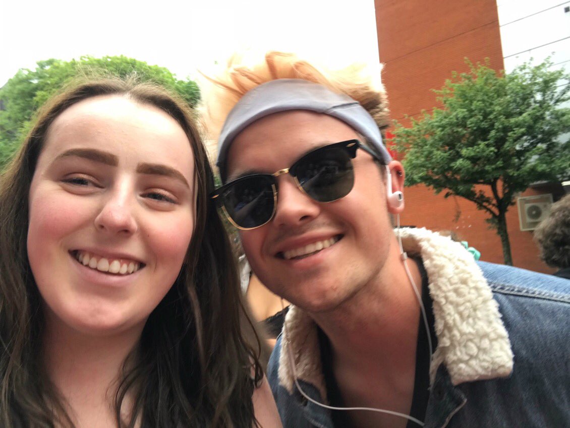 LetterToBower's tweet photo. No where near confident but he’s my besties fav so😉
#ConfidentForChris https://t.co/W9oB4ex1he