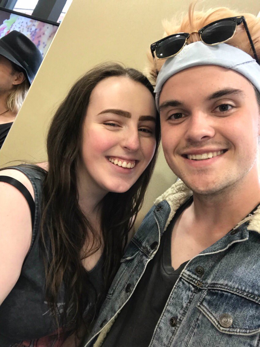 LetterToBower's tweet photo. No where near confident but he’s my besties fav so😉
#ConfidentForChris https://t.co/W9oB4ex1he