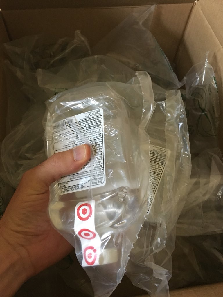 ryanmetzger's tweet photo. @lindsaycohen Packaging is another huge culprit and one we’re interested in at @owenslist. Check out how our shipment arrived from 🎯 https://t.co/tTZpuQaKU8