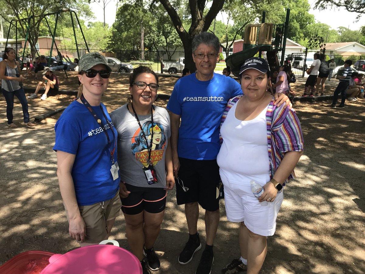 SuttonES_HISD's tweet image. Good times at our 2nd Annual SpringFest. Looking forward to next year. #SuttonRocks