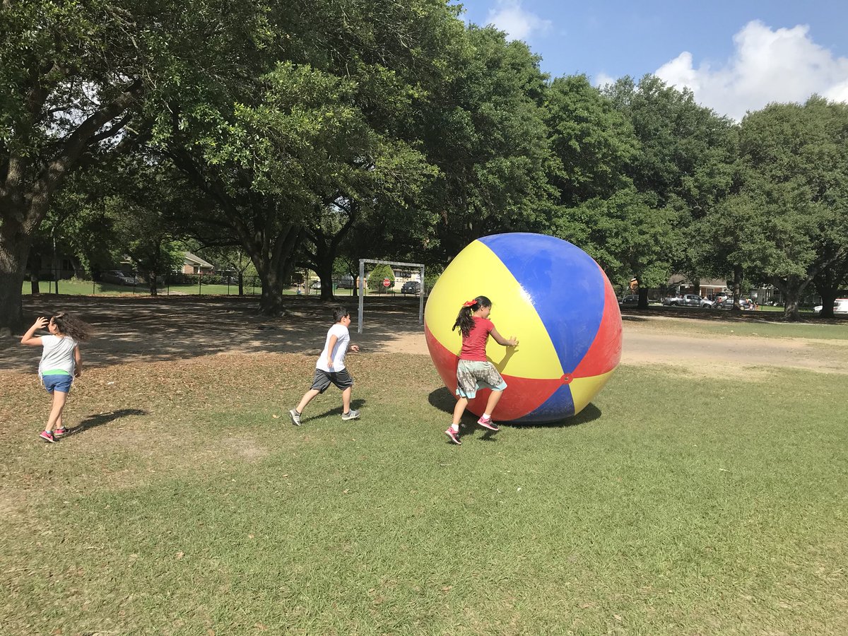 SuttonES_HISD's tweet image. Good times at our 2nd Annual SpringFest. Looking forward to next year. #SuttonRocks