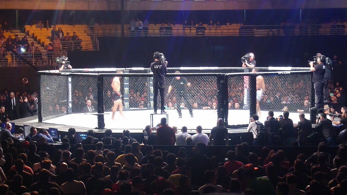 vantila's tweet photo. En directo #ufcchile #UFCxFOX. #UfcEnChile https://t.co/rNs8JWRz28