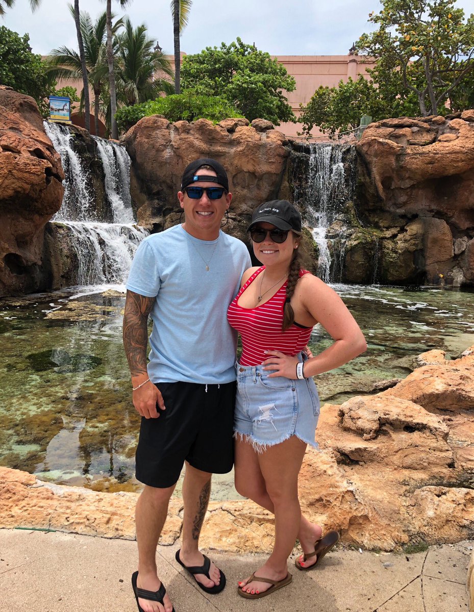 KenadeeLayne's tweet photo. Bahamas w/ this cutie 🌞🍹⚓️🏝 https://t.co/z7BNnxavZs