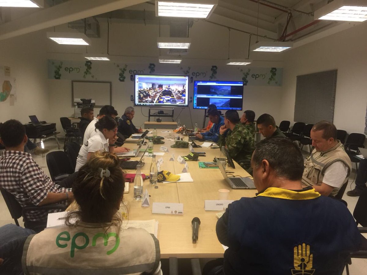 #AEstaHora el Ministro <a href="/g1arce/">Germán Arce</a> y Director de <a href="/UNGRD/">UNGRD🇨🇴</a> lideran junto con las demás autoridades locales y <a href="/epmestamosahi/">EPM estamos ahí</a>, la reunión de cierre de día de PMU en Antioquia y Bogotá.