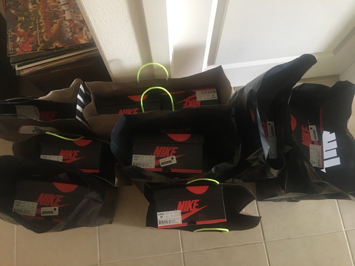 C_Native's tweet image. Holding = hoarding #Homagetohome