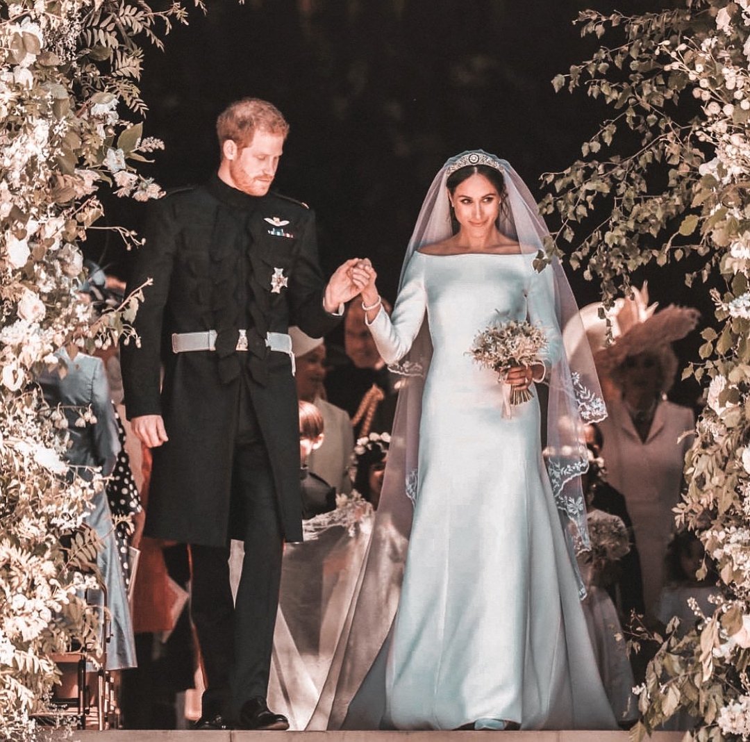 rvaRach's tweet photo. Not understanding the "too plain" comments about her gorgeous dress!!!  Also, it fit her perfectly.  If it was tighter, it would have ripped when she sat down. Head to toe stunning!  #RoyalWedding https://t.co/foyFP3e69T
