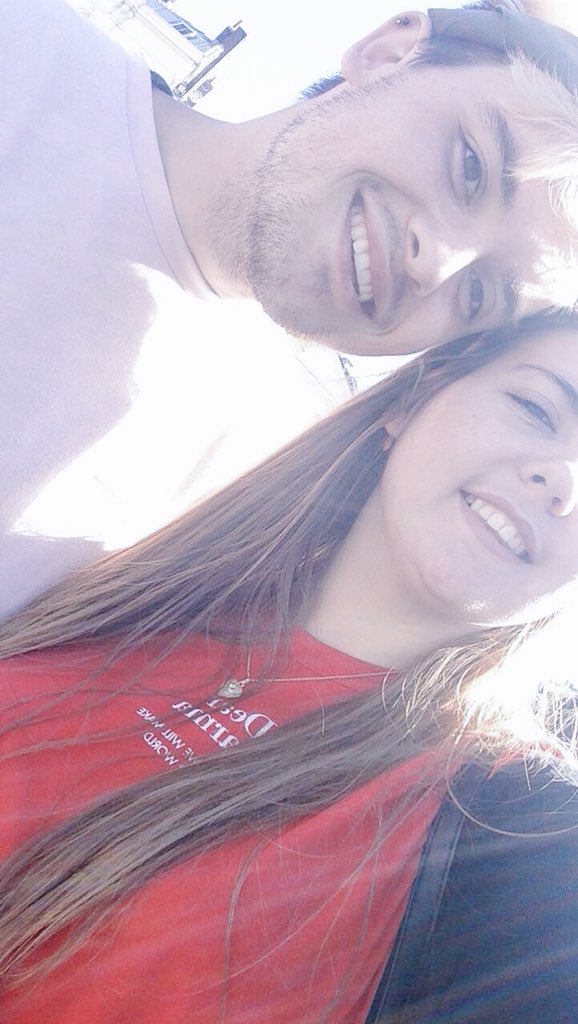 vchlo_'s tweet photo. Hey @chris_offshore i don't know why I'm actually doing this bc I'm not confident at all but I just appreciate and miss you #ConfidentForChris x https://t.co/OgWTeHdTW6