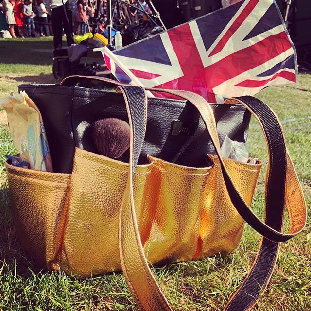 AnnaCashMakeUp's tweet photo. Thank you so much @emj_mua and @emjcompany for getting this gorgeous set bag to me in time for me to use it at the Royal wedding. It’s perfect! #emj #royalwedding #setbag #diaryofamakeupartist #unionjack #makeupartist #windsorcastle #thankyou https://t.co/Nom8GR1Wxo https://t.co/arHnlcveYp