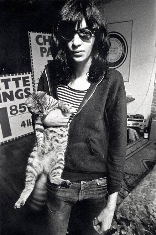 Happy birthday to Joey Ramone, cat enthusiast. 