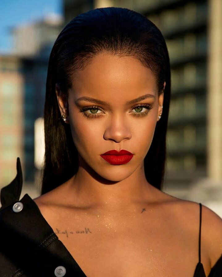 gaytalo's tweet photo. essa mulher foi esculpida https://t.co/RTRzym3jpY