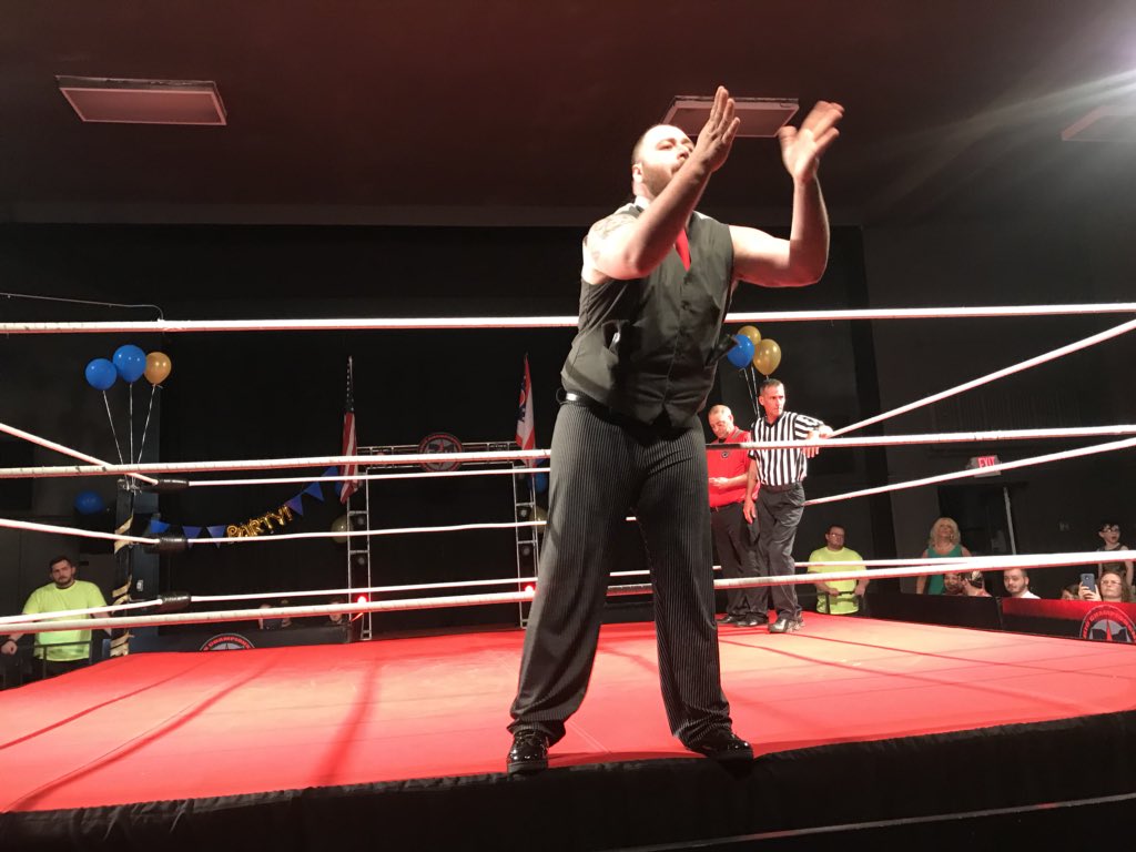 WrestlingCheers's tweet photo. #OCWHouseParty Match #2: @ginodecapo pinned @EthanWrightPro. @OCWonline https://t.co/SSdPmVM0l0