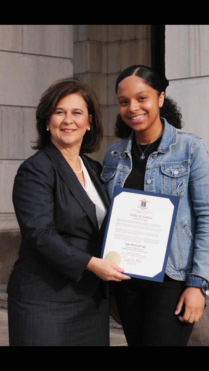 _CHS_counseling's tweet photo. Congratulations to Ana De La Cruz on receiving the RI Civic Leadership Award! https://t.co/FS8D76r6pN