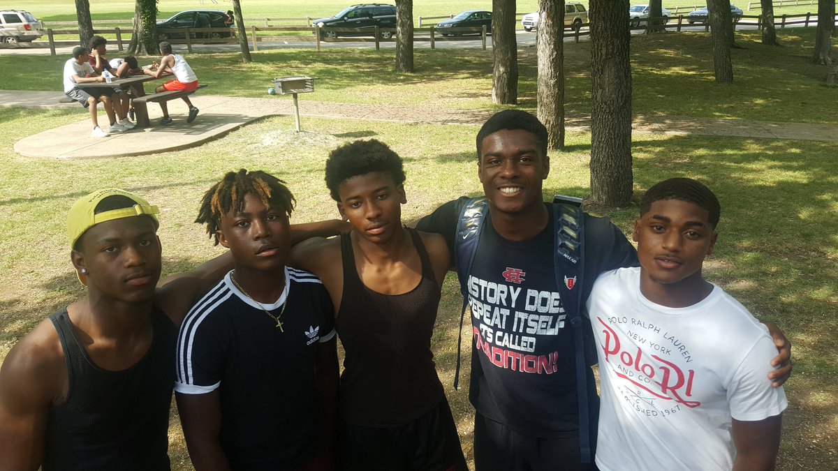 DwayneMichaelSr's tweet photo. Such a tight knit group. Lots of energy in the air #1Team1Unit #TheyReady4War #TTHL https://t.co/KJ2DA78lVD