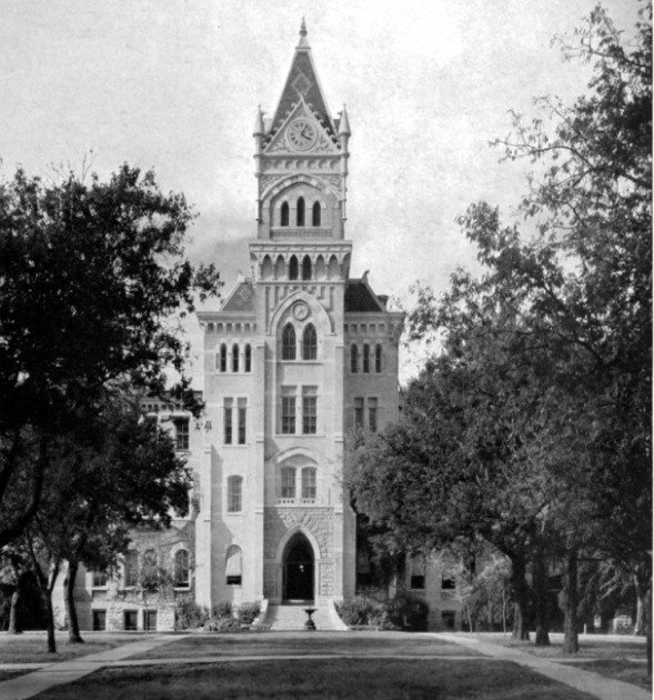 JimNicar's tweet image. 1928: Sitting on @UTAustin's South Mall waiting for the University-wide Spring Commencement to begin? This would have been your view 90 years ago, when the old Main Building stood where the Tower does today. #UTGrad18