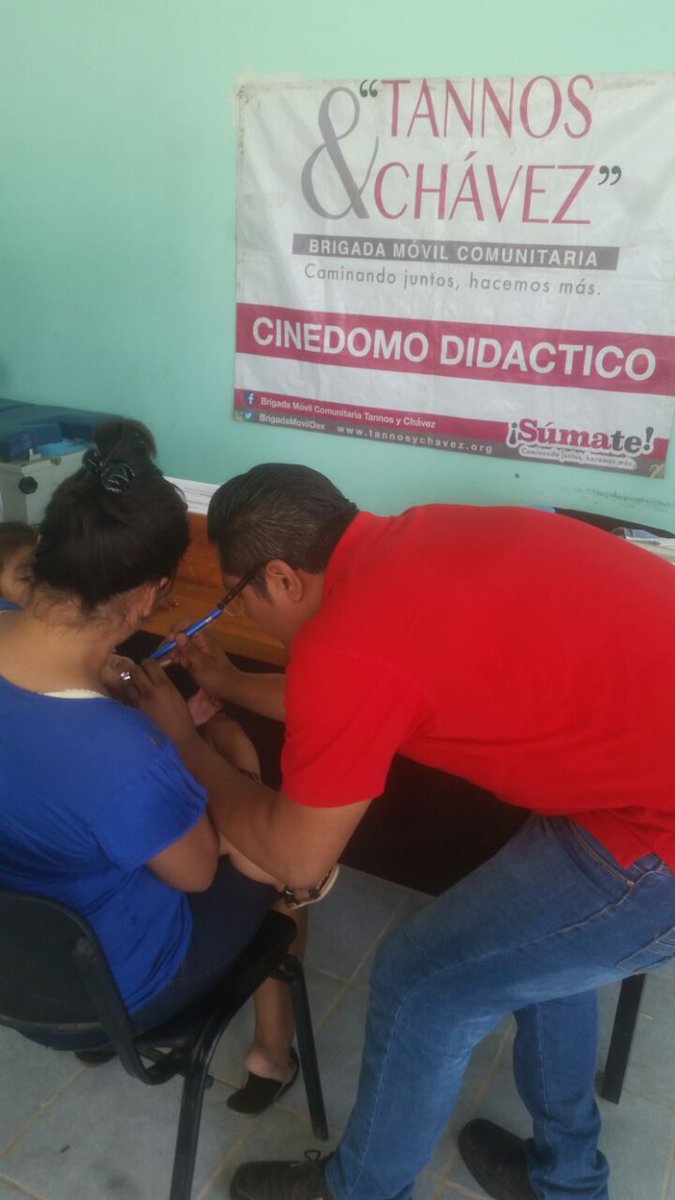 TannosyChavez's tweet photo. Llevamos nuestra Brigada médica a la agencia municipal #Zopilote, #teotepec, Santiago #Niltepec, con servicios de medicina general y ultrasonido. #CaminandoJuntosHacemosMás @IvetteMurat @DIF_Oaxaca https://t.co/7boZekWBkU