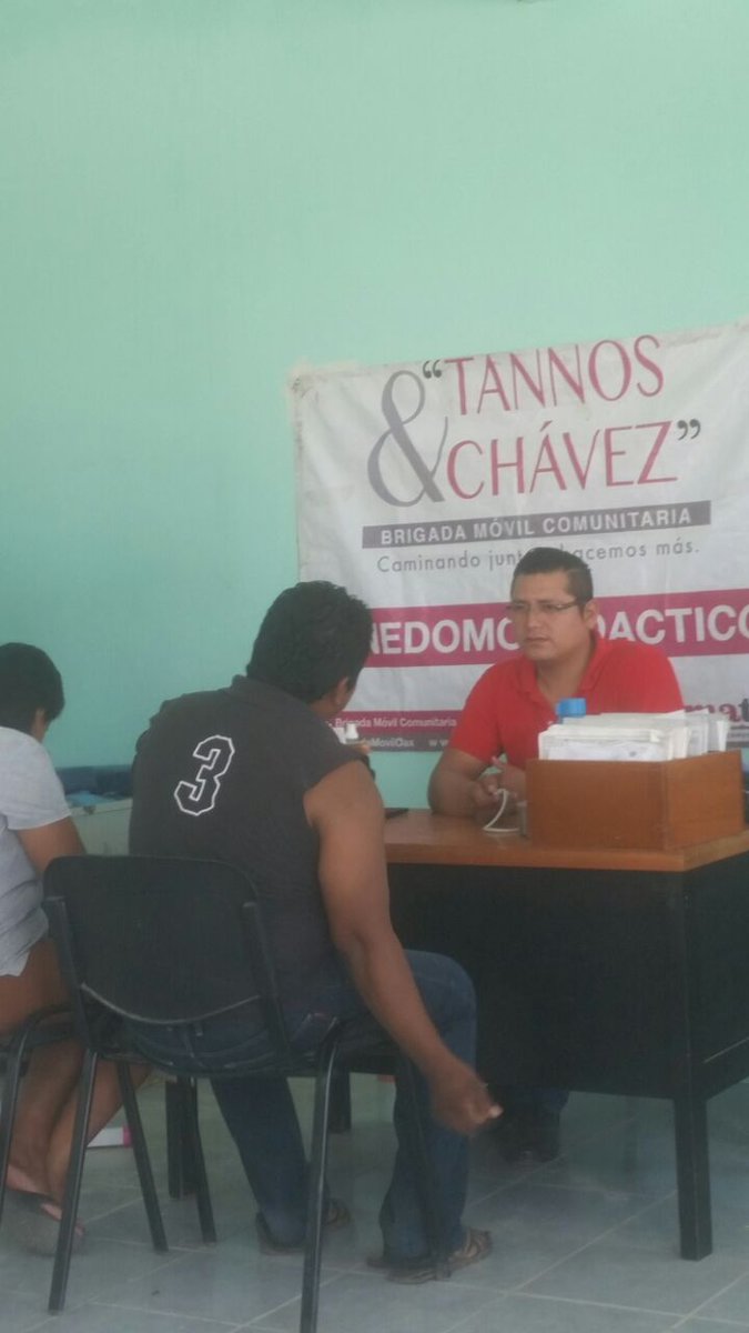 TannosyChavez's tweet photo. Llevamos nuestra Brigada médica a la agencia municipal #Zopilote, #teotepec, Santiago #Niltepec, con servicios de medicina general y ultrasonido. #CaminandoJuntosHacemosMás @IvetteMurat @DIF_Oaxaca https://t.co/7boZekWBkU