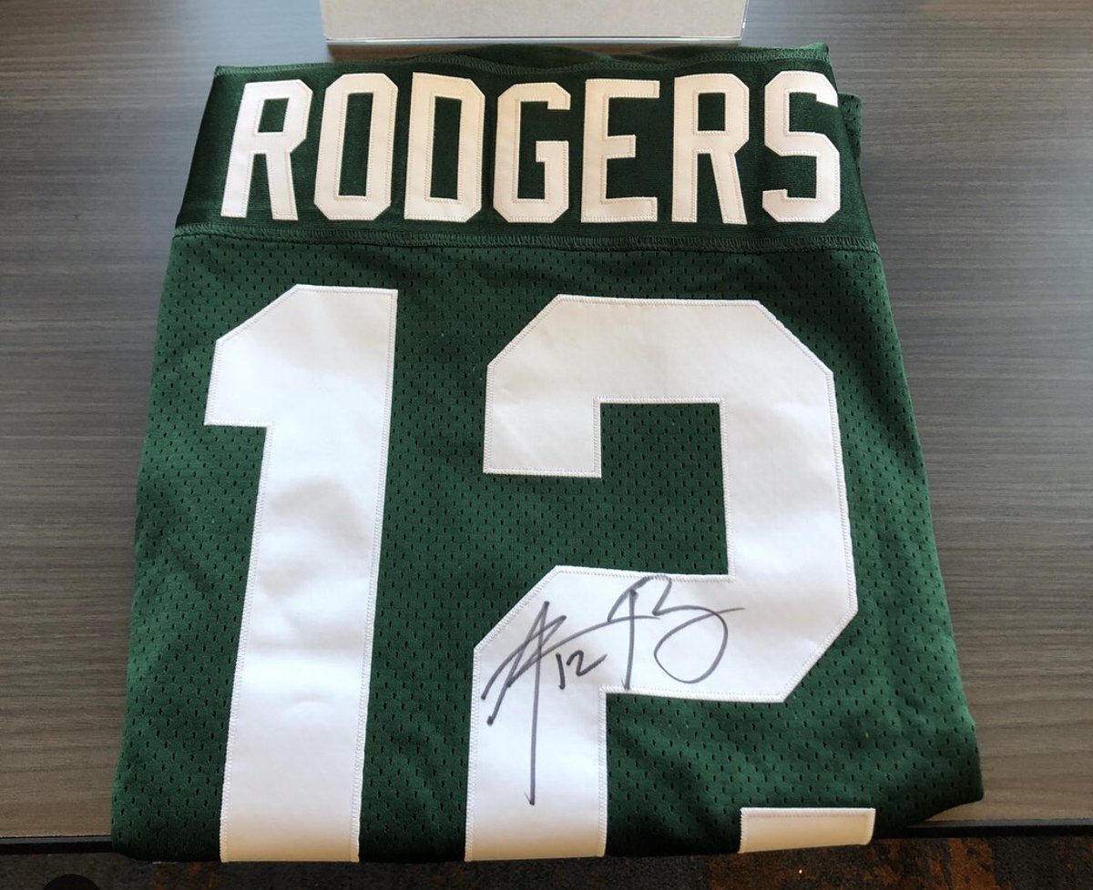 itsCrab's tweet photo. 🗣HUGE THANK YOU🗣
to @AaronRodgers12 and @TheOfficialA7X for their generous donations to the auction for tonight’s @LLSusa event in Louisville. Supporting the fight to cure cancer. https://t.co/Sm3rbzCE2W