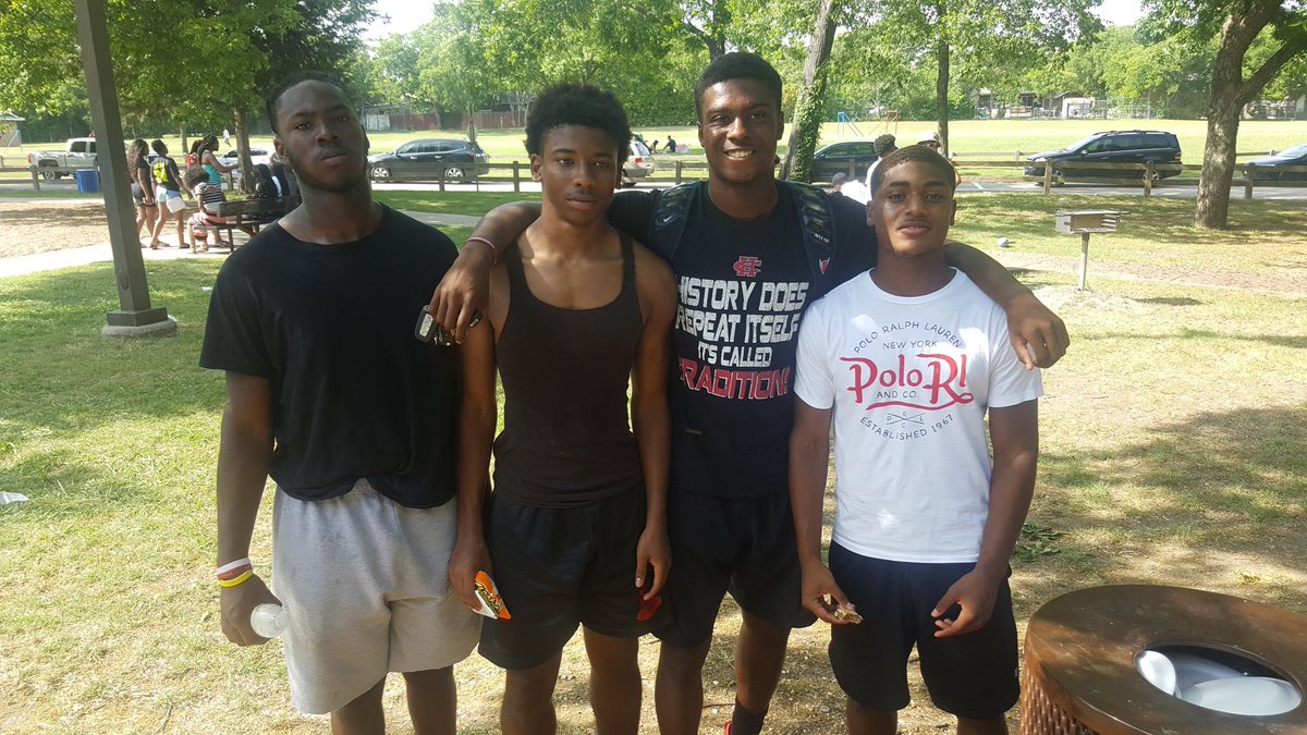 DwayneMichaelSr's tweet photo. Such a tight knit group. Lots of energy in the air #1Team1Unit #TheyReady4War #TTHL https://t.co/KJ2DA78lVD