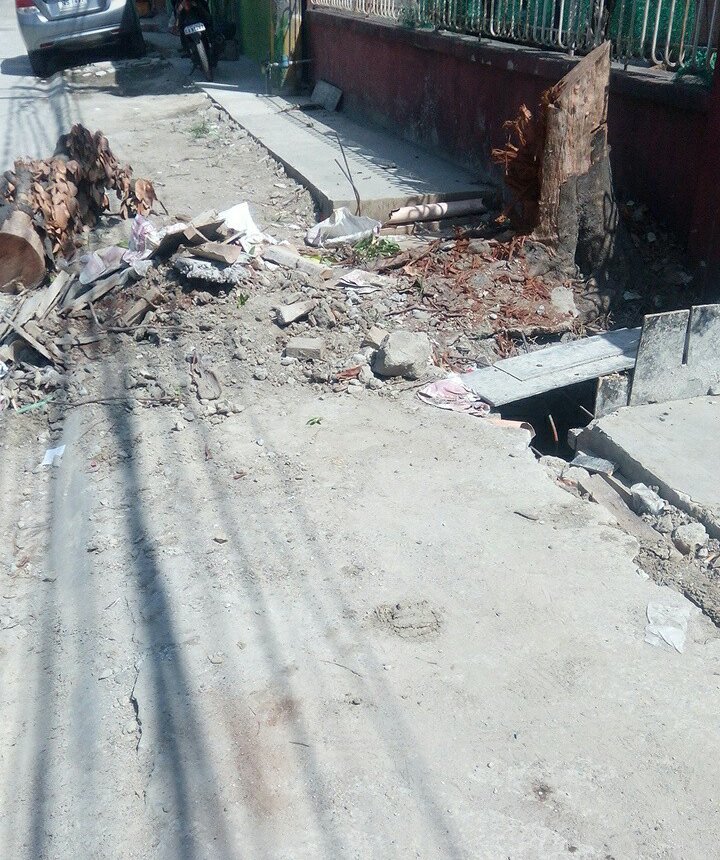 Thulerate's tweet image. Lagi lagi kotong nadadaanan in 2 months ganito parin paano na kung bumabagyo na dito ang bulwak? #jbconstuction #pandayan #meycauayan #mayorHVillarica #StFrancis #albatross #DILG