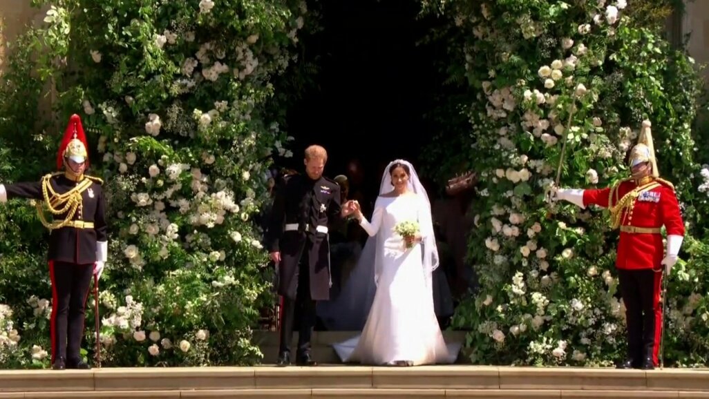 glowsups's tweet photo. Leaving the wedding https://t.co/48nvRHkj0a