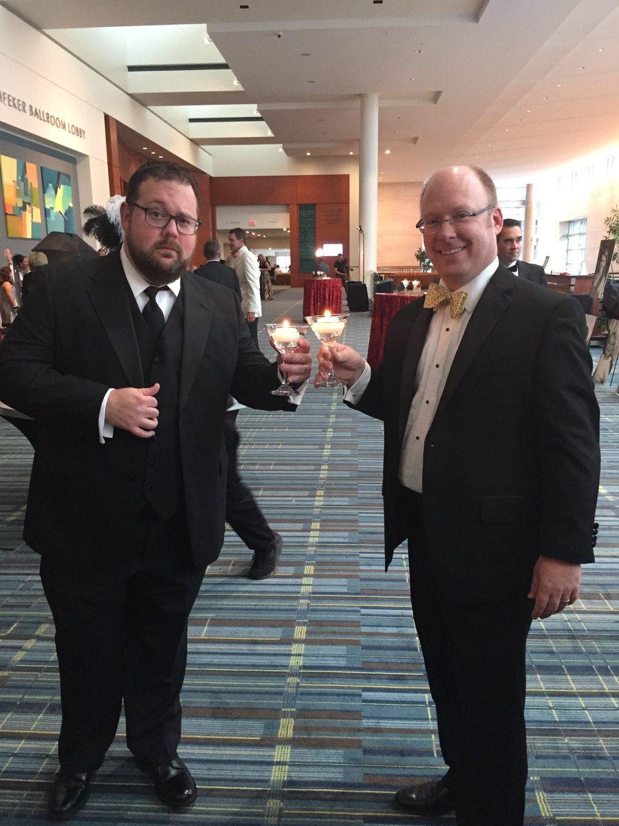 PhillipFrye's tweet photo. #jdrftrianglegala - these martinis are hot! Shaken, not stirred. https://t.co/QRI4WHtSGA
