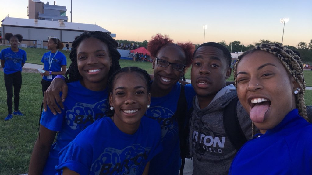 nijah_lavay's tweet photo. 4x all American as a freshman. 2 indoor (400, 4x4) 2 outdoor (200,4x4)  god is truly good. https://t.co/BRQSyxoNDh