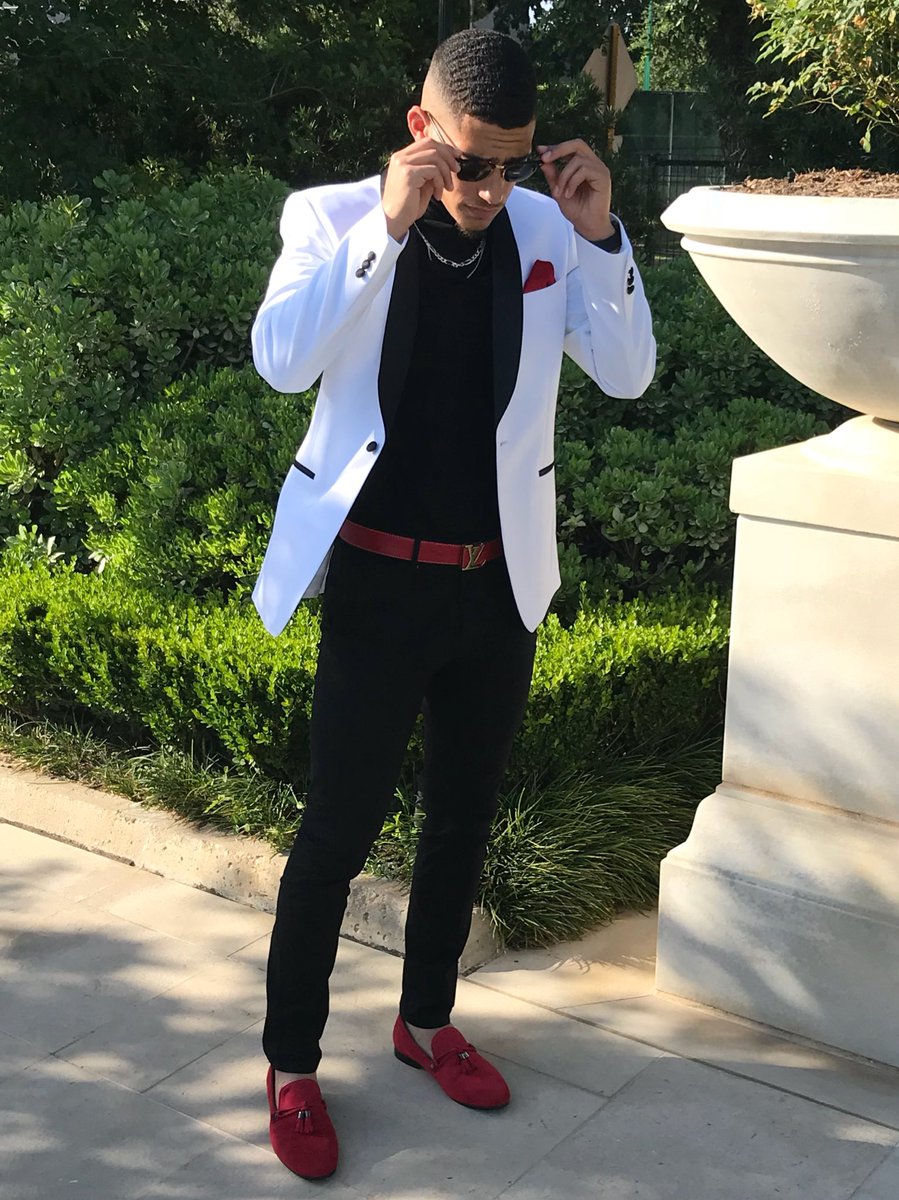 ocoliver5's tweet image. Check out my boy @jordannoliver cleaning up for Prom!