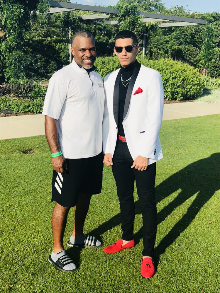 ocoliver5's tweet image. Check out my boy @jordannoliver cleaning up for Prom!