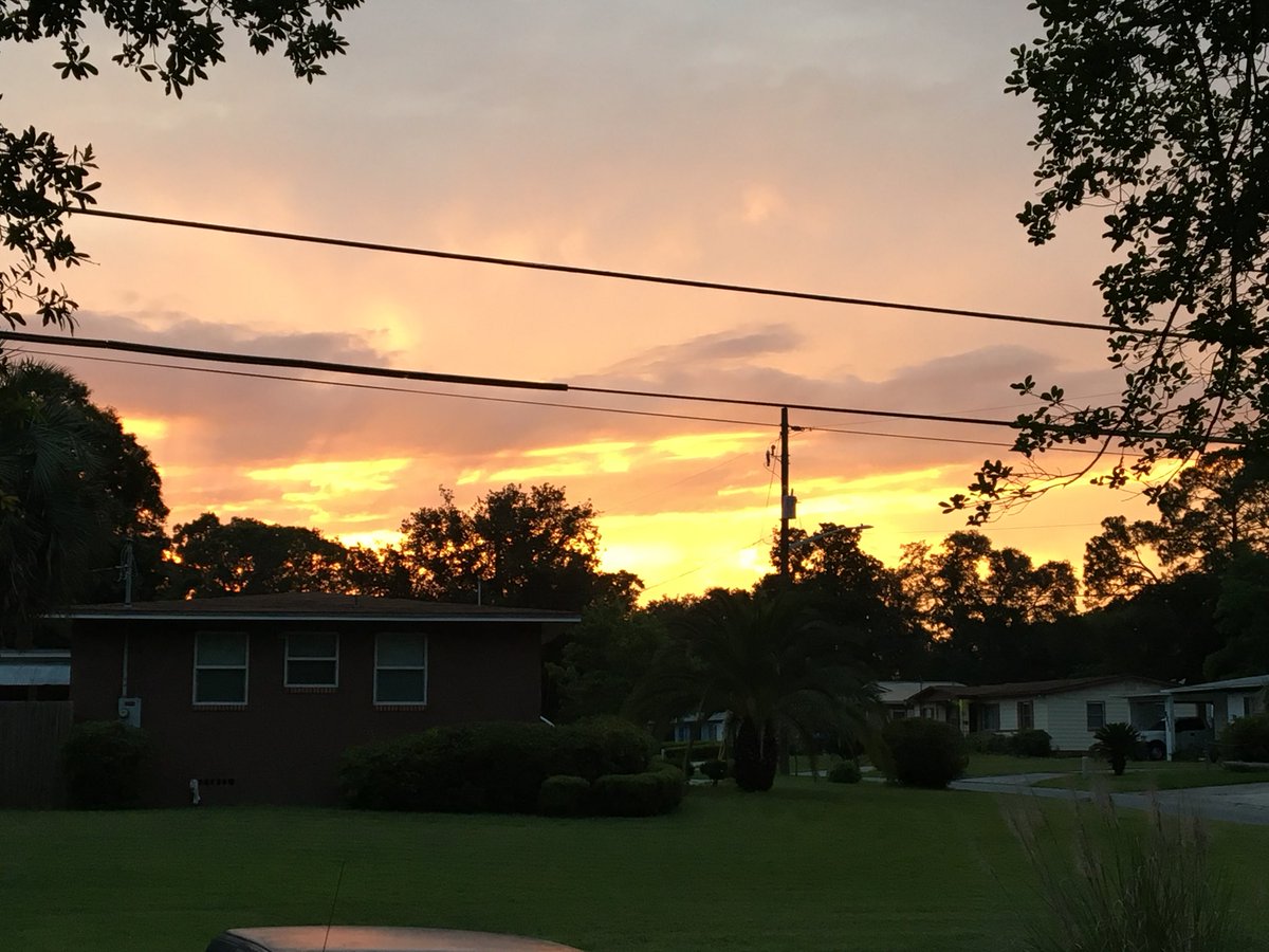 beth4611's tweet photo. Pretty sunset @wjxt4 https://t.co/0etZIcSHSg