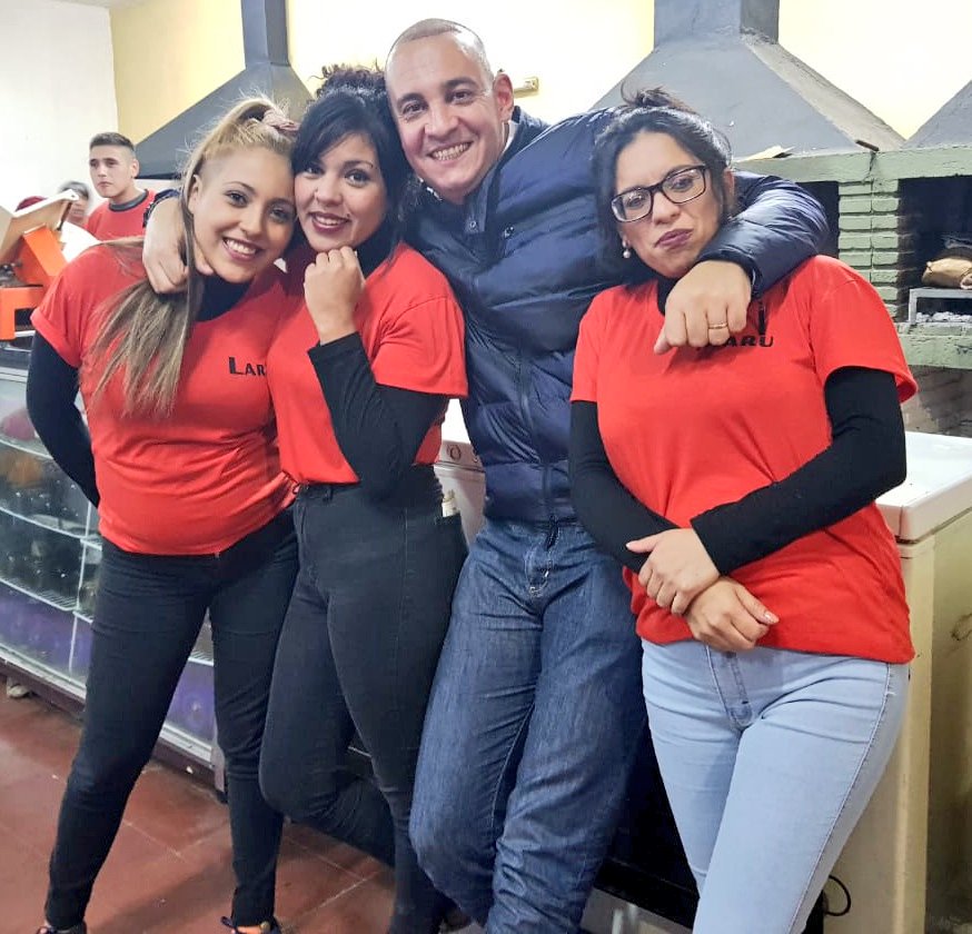miguelsiciliano's tweet photo. Terminamos el Sábado de Peña en Barrio Pueyrredon. Gracias Viviana y a toda la Comisión del Club Pueyrredon por invitarnos y por hacernos parte de esta gran familia hermosa. #PensandoCordoba https://t.co/2chqGimlX6