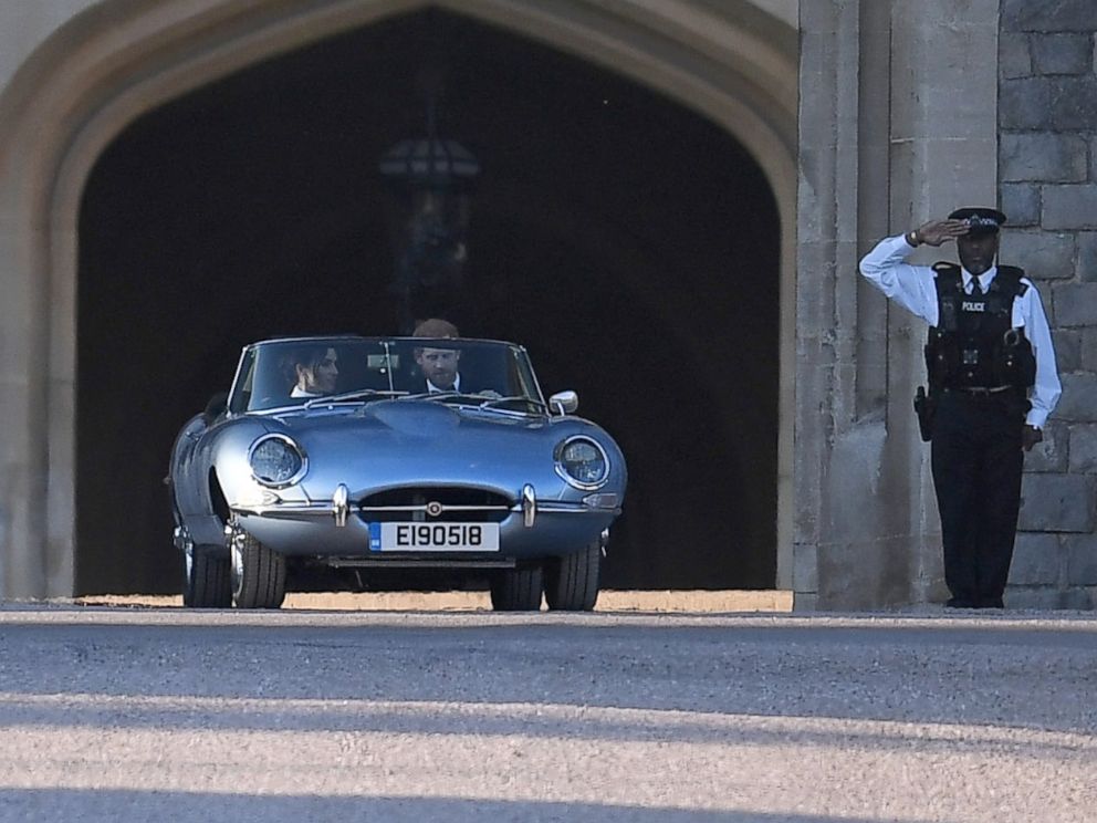 louiscruz's tweet photo. I like them already, they share the same taste in automobiles and art as myself! #RoyalWedding #RoyalWedding2018 #RoyalFamily #JaguarXKE #MeghanMarkle #PrinceHarry https://t.co/qsDstnAGLL