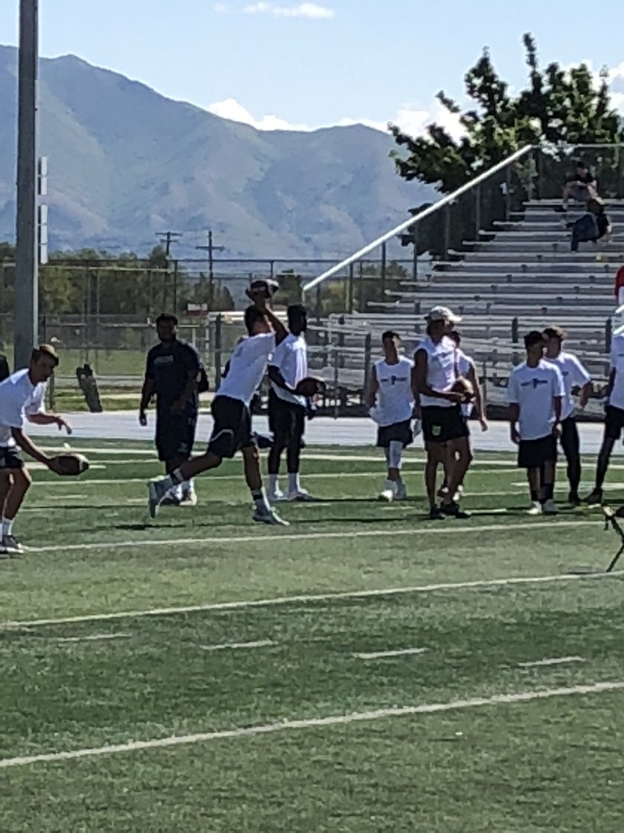 NelsDeeZL's tweet photo. Big S/O to @levelupelites for an awesome showcase. 💯💯💯 And even bigger thanks to @treofa @potukolo3 🙏🏾🙏🏾 for letting my little (6’4 w/cleats😳😳), 8th grade QB @ChaseTuatagaloa throw in this event. #LevelUp #GetWiddit💪🏾💪🏾💪🏾#GettingBetterEveryRep @brigtuata5a1oa https://t.co/6SFpmRgQvF