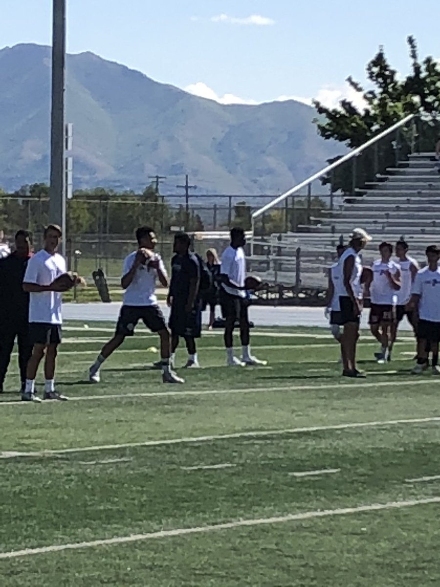 NelsDeeZL's tweet photo. Big S/O to @levelupelites for an awesome showcase. 💯💯💯 And even bigger thanks to @treofa @potukolo3 🙏🏾🙏🏾 for letting my little (6’4 w/cleats😳😳), 8th grade QB @ChaseTuatagaloa throw in this event. #LevelUp #GetWiddit💪🏾💪🏾💪🏾#GettingBetterEveryRep @brigtuata5a1oa https://t.co/6SFpmRgQvF