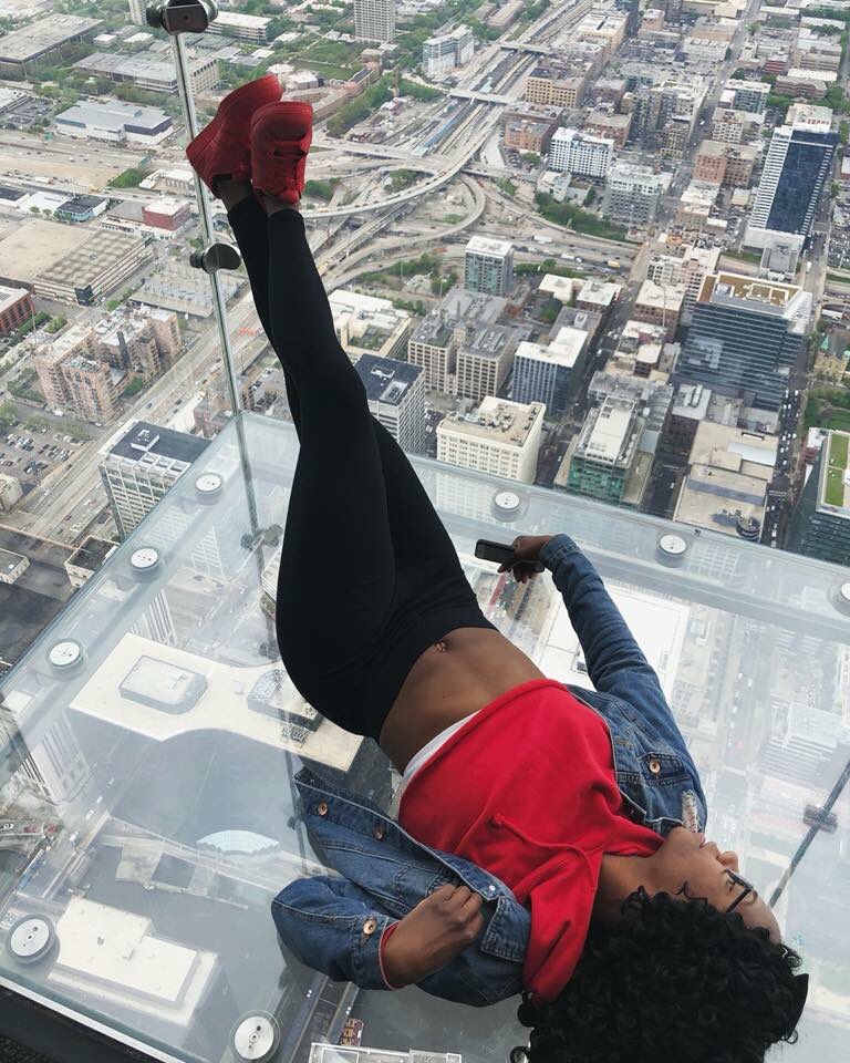 liyahnardo's tweet photo. “Fill your life with experiences instead of things , & have plenty of stories to tell rather than an abundance of stuff to show ..” #103rdFloor #SkyDeckChicago #WhatAView #WhatATime 🏙🤩 https://t.co/PAQzSWFcyF