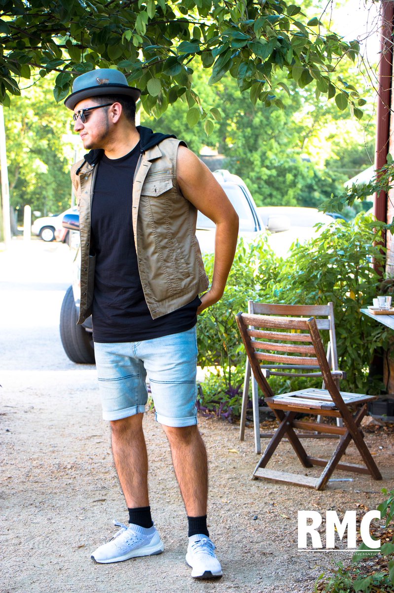 0fficial_rmc's tweet photo. .
.
.
#RMCfrontInCenter #BeenHidingBehindTheCam #Houston #Fashion #summerwear #summer2018 #catalinacoffee #RMCedits #NotShyToBeInfront #ultraboostuncaged #SummerFashion #StayCoolNbeCool https://t.co/QlbM4Un8Gp