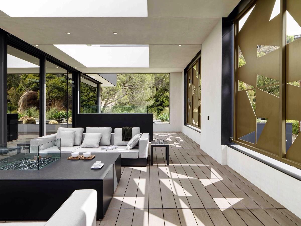 GoCalifornias's tweet image. #CAsArchitecture | @TheTorontoStar: #California dreamin’: Think “outdoor living” and sun-blessed California springs to mind. Add the cool factor of #BeverlyHills and you have renowned #architect #Roland Schallibaum’s sizzling homage to the outdoors. Link TheStar.com