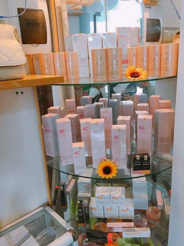 VanLe_Skinaz's tweet photo. CÁC CỬA HÀNG MỸ PHẨM, SPA TRÊN CẢ NƯỚC ĐỒNG LOẠT BÁN #SKINAZ HQ.
💞SKINAZ – CHẤT LƯỢNG TẠO NÊN SỰ KHÁC BIỆT.
Được sx từ nhà máy GMP chuẩn Quốc Tế tại HQ – là sp nhập khẩu 100%.
🔰 https://t.co/wsj0IsgT9a
📲/zalo: #Vân_0932686338 
#SkinazBeauty 
#JolaCosmetics https://t.co/9YcFoFNSAZ