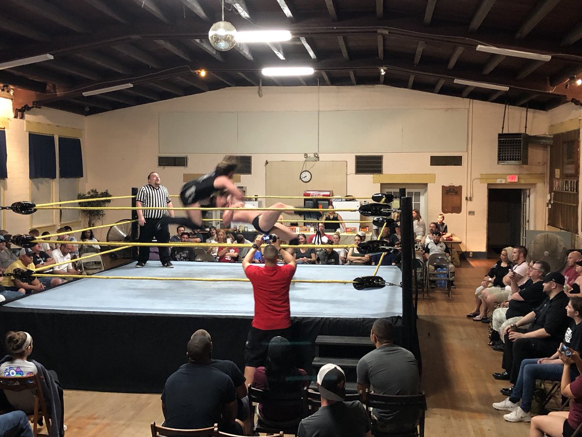 RefereeCurt's tweet photo. @XTIAN_BLAKE vs @BradyPierce1 in an epic battle at #EliteFL @EliteCWrestling https://t.co/DxRcyOR6cj